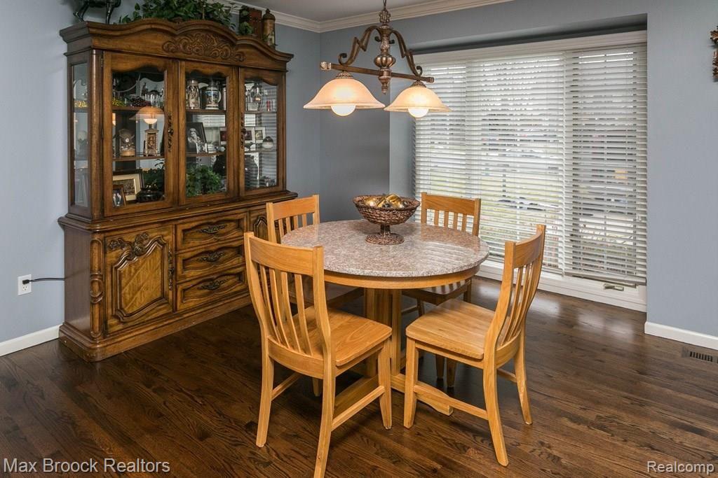 1051 Pointe Pl Boulevard Rochester, MI 48307 - Photo 14 of 37