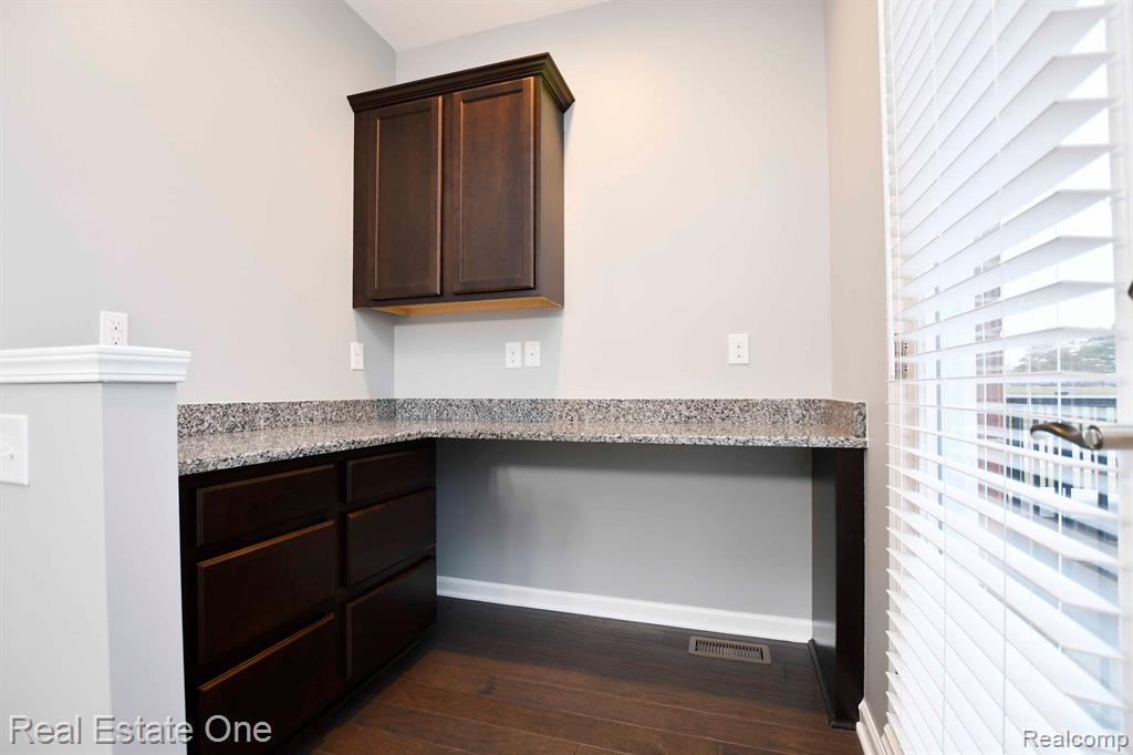 317 Glenhurst Boulevard Rochester, MI 48307 - Photo 12 of 28