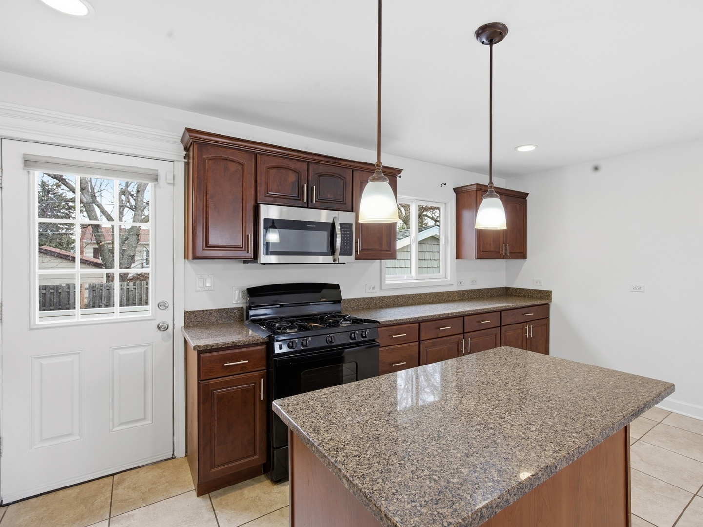 205 Fremont Avenue Romeoville, IL 60446 - Photo 7 of 20