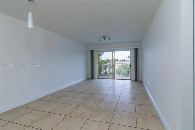 $2,300 | 4804 Northwest 79th Avenue, Unit 308, Doral, FL 33166