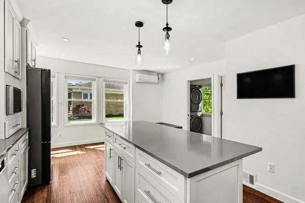 $360,000 | 756 North Kalamazoo Avenue, Marshall, MI 49068