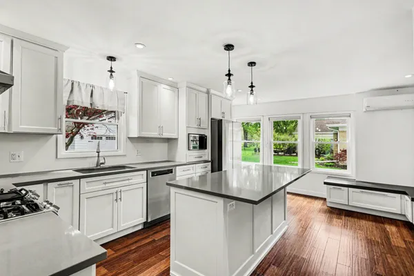 $360,000 | 756 North Kalamazoo Avenue, Marshall, MI 49068