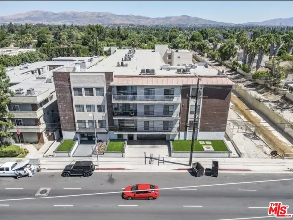 $475,000 | 19029 Nordhoff Street, Unit 205, Northridge, CA 91324