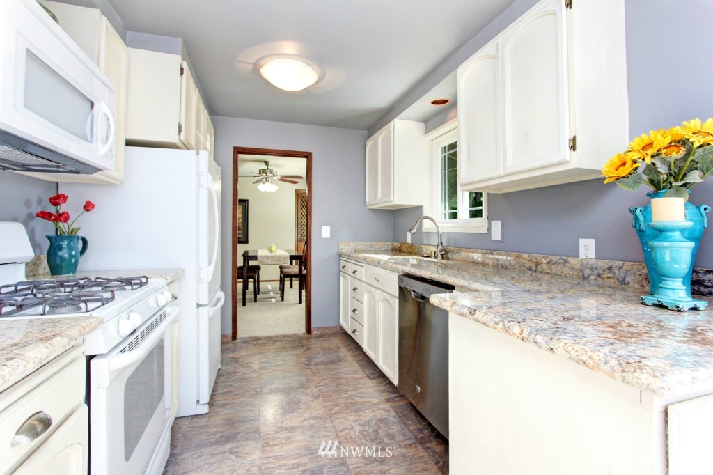 7428 Ridge Way Edmonds, WA 98026 - Photo 9 of 18 Gallery Image 9