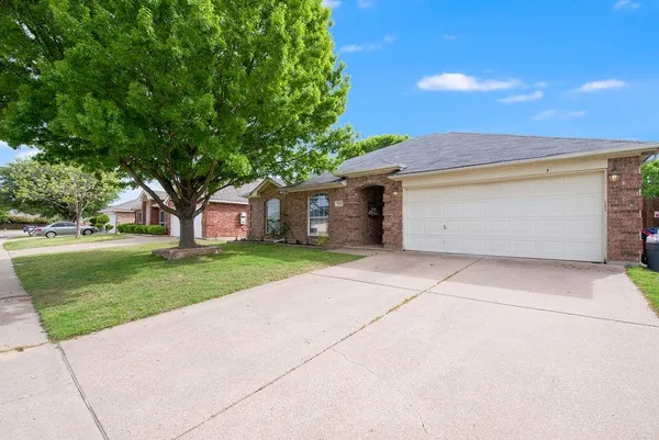$325,000 | 943 Morgan Drive, Burleson, TX 76028