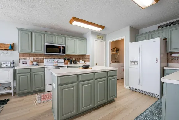 $325,000 | 943 Morgan Drive, Burleson, TX 76028