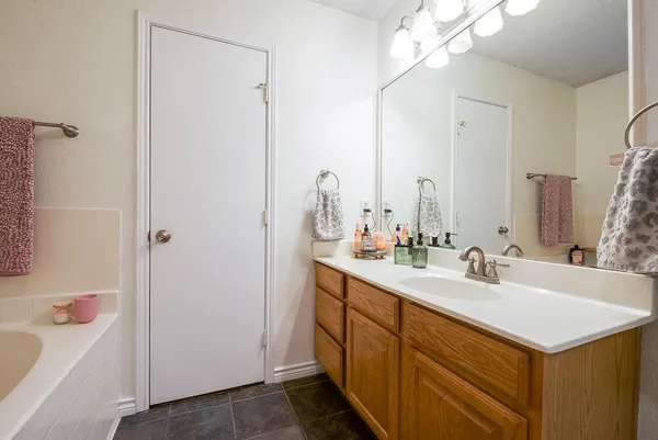 $325,000 | 943 Morgan Drive, Burleson, TX 76028