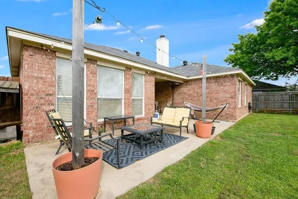 $325,000 | 943 Morgan Drive, Burleson, TX 76028
