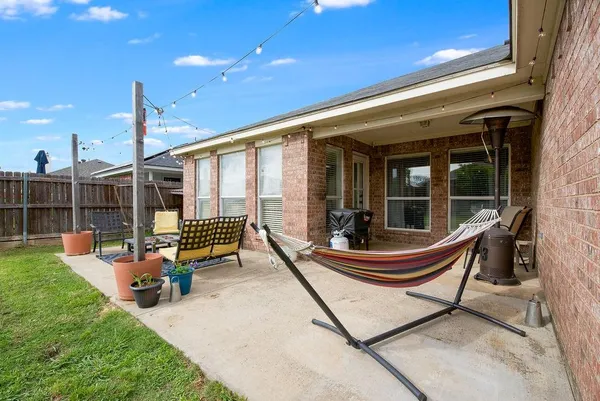 $325,000 | 943 Morgan Drive, Burleson, TX 76028