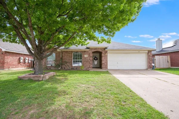 $325,000 | 943 Morgan Drive, Burleson, TX 76028