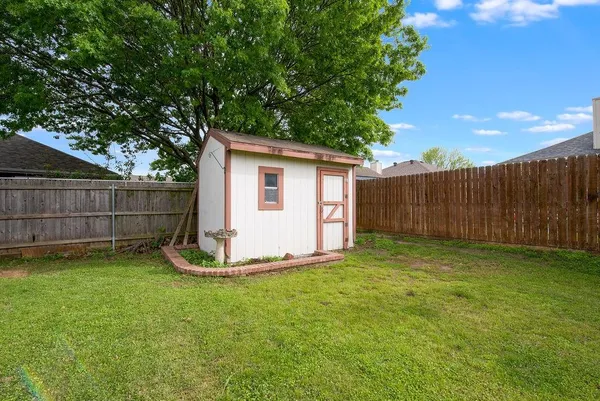 $325,000 | 943 Morgan Drive, Burleson, TX 76028