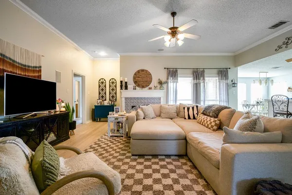 $325,000 | 943 Morgan Drive, Burleson, TX 76028