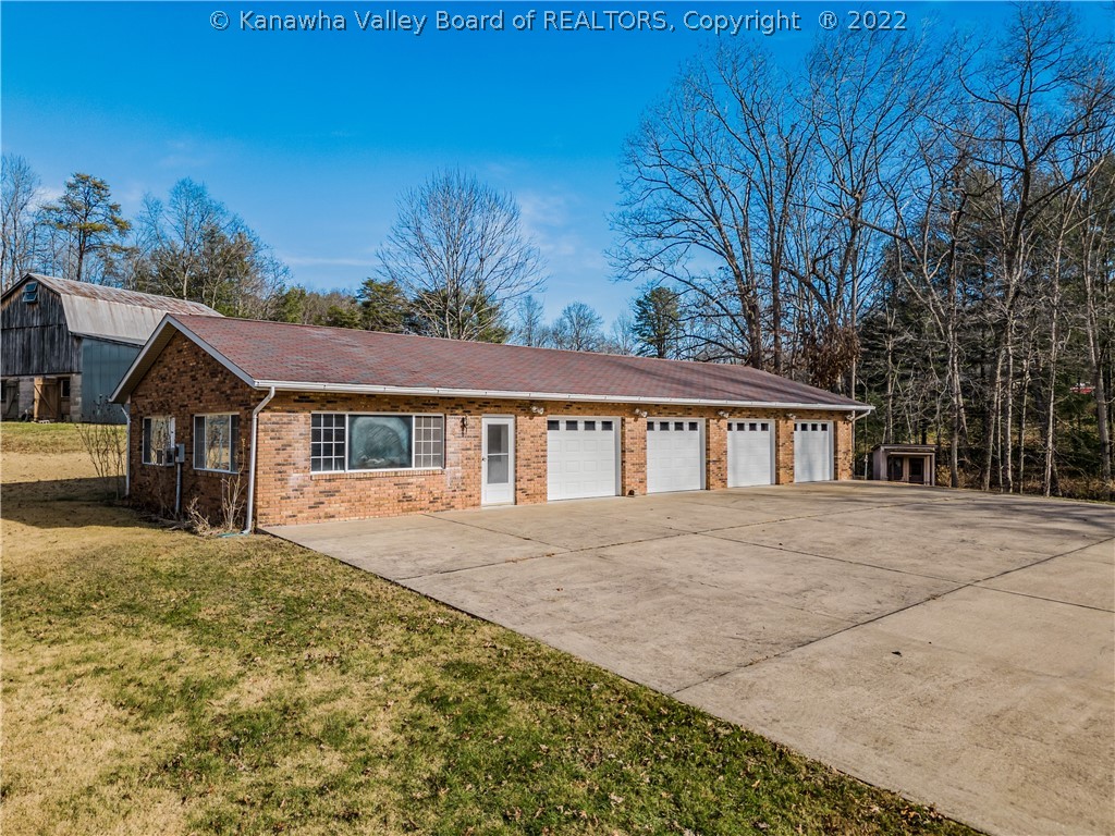 12334 Charleston Road Kenna, WV 25248 - Photo 5 of 36 Gallery Image 5