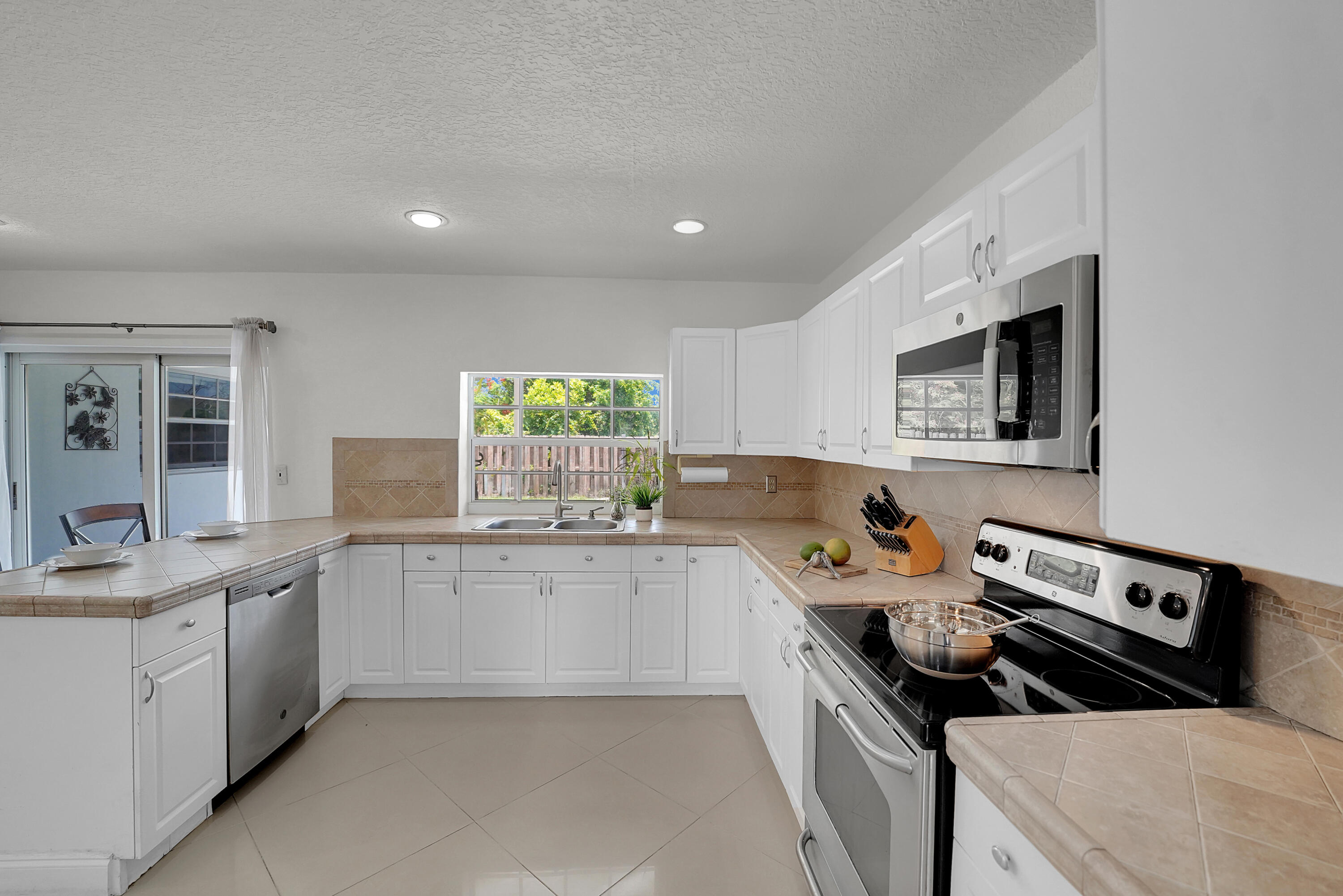 555 Northwest 50th Place Boca Raton, FL 33431 - Photo 12 of 44 DSC03988
