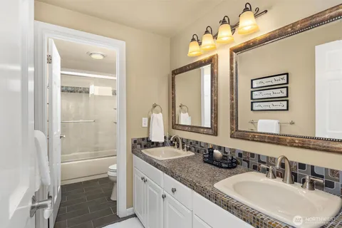 $2,089,000 | 20724 Northeast 142nd Street, Woodinville, WA 98077