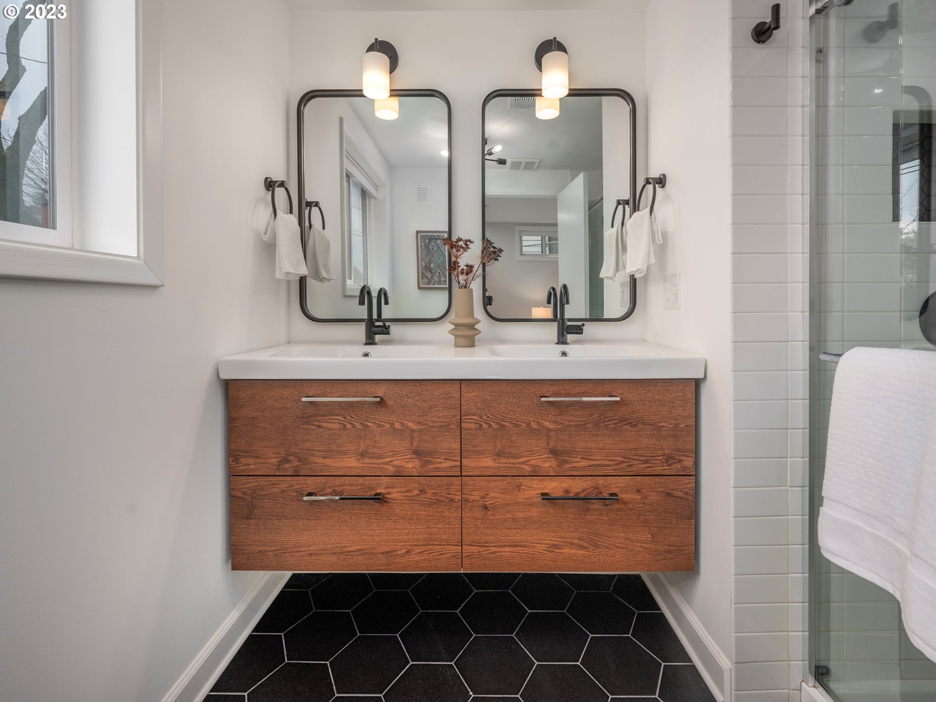10303 Southeast Stephens Street Portland, OR 97216 - Photo 15 of 32 a bathroom with a sink and a mirror