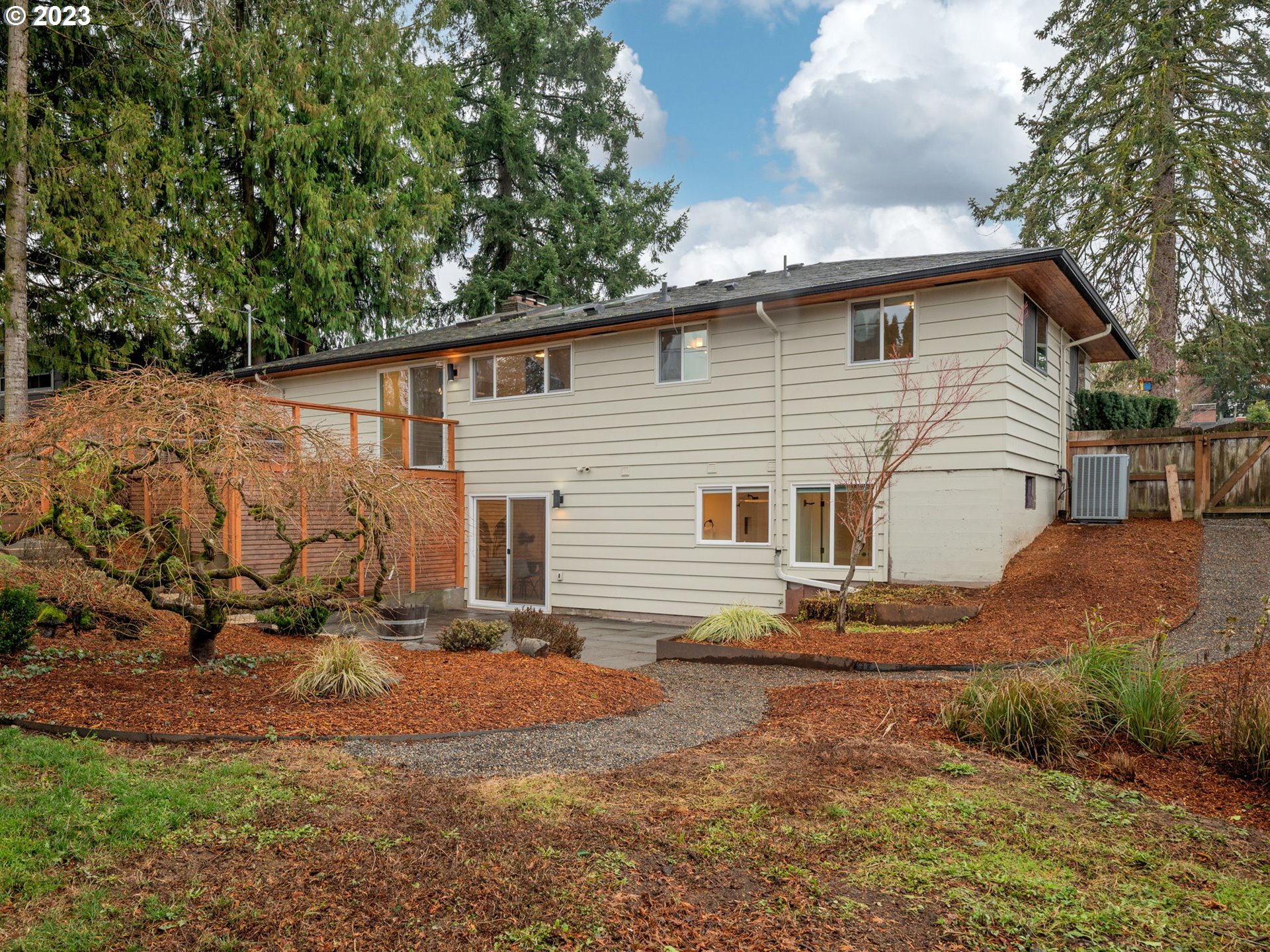 10303 Southeast Stephens Street Portland, OR 97216 - Photo 25 of 32 a view of backyard of house