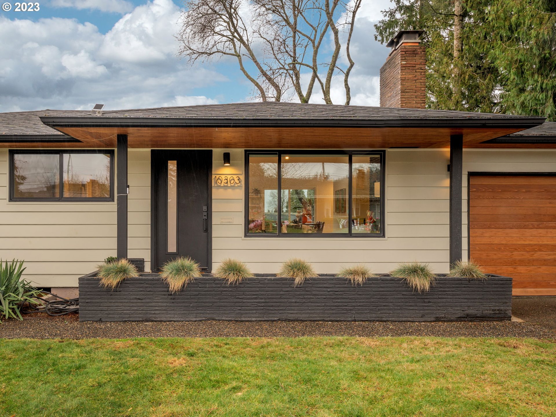 10303 Southeast Stephens Street Portland, OR 97216 - Photo 3 of 32 a front view of a house with a yard