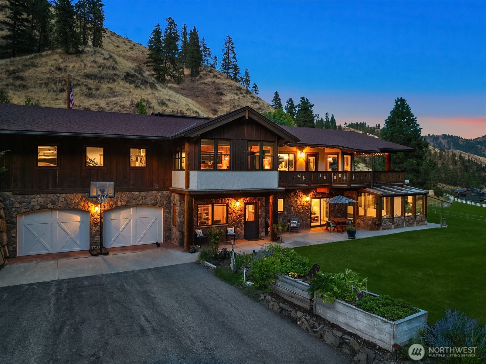 951 Willems Road Cashmere, WA 98815 - Photo 39 of 40 a front view of a house with a yard