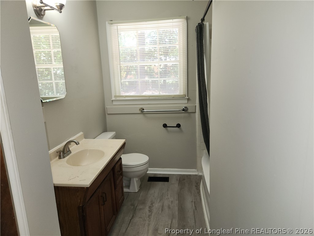 4101 Coventry Road Fayetteville, NC 28304 - Photo 9 of 12 Full hall bathroom