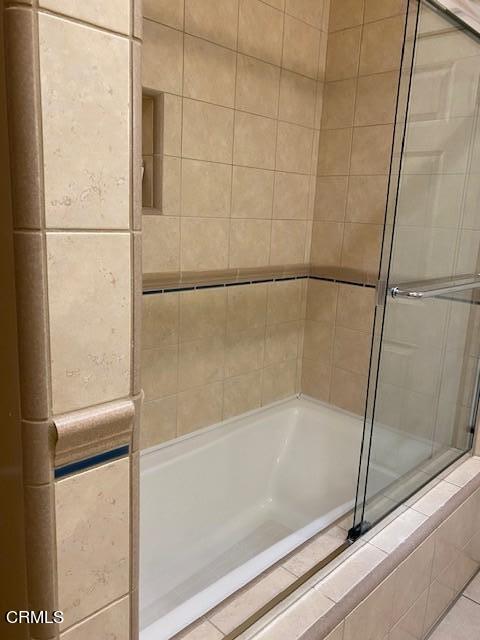 2875 Thorndike Road Pasadena, CA 91107 - Photo 17 of 21 19