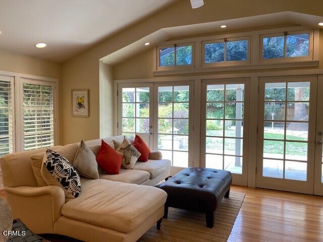 2875 Thorndike Road Pasadena, CA 91107 - Photo 7 of 21 10