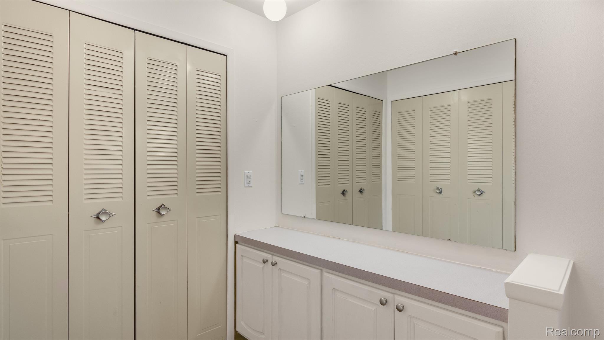 29518 Hoover Road Warren, MI 48093 - Photo 14 of 15 Gallery Image 14