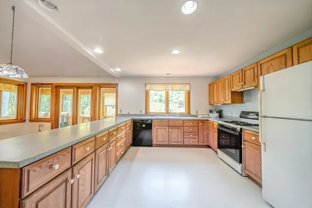 $699,000 | 19 Bracken Lane, Stockton Springs, ME 04981