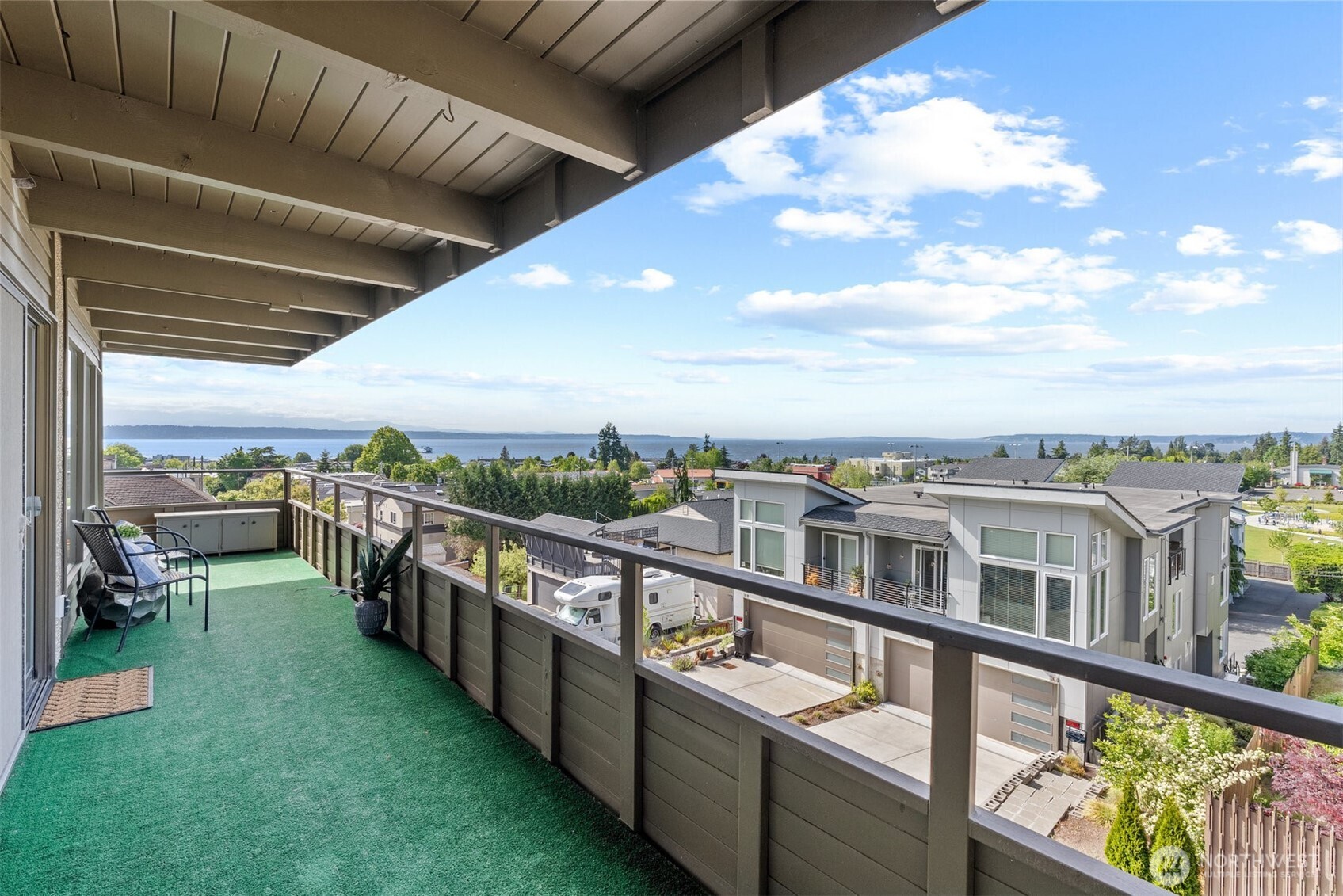 655 Main Street, Unit 304 Edmonds, WA 98020 - Photo 2 of 37