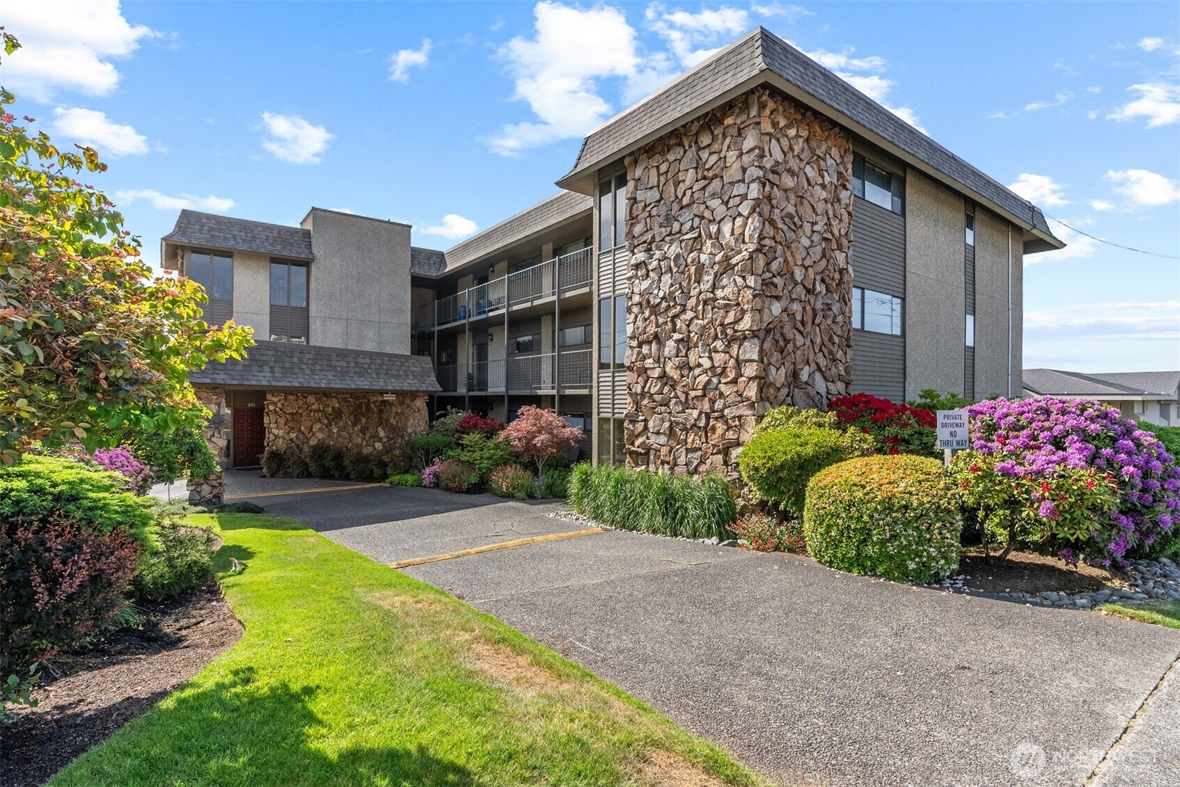 655 Main Street, Unit 304 Edmonds, WA 98020 - Photo 4 of 37