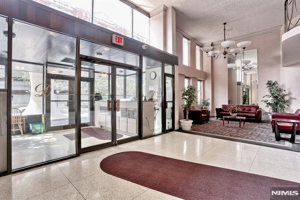 160 Overlook Avenue, Unit 2D Hackensack, NJ 07601 - Photo 4 of 28
