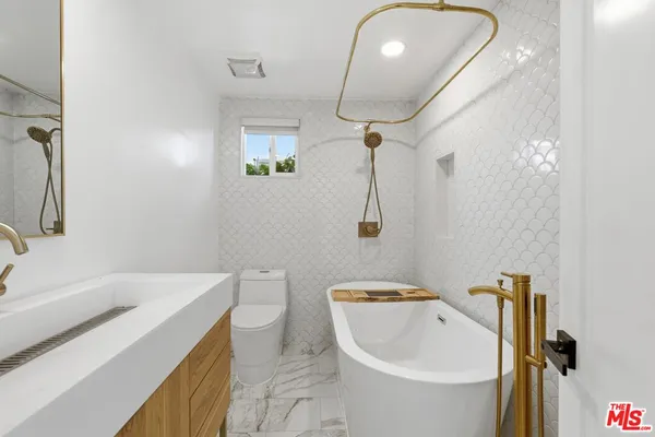 $5,299 | 6415 Madden Avenue, Los Angeles, CA 90043