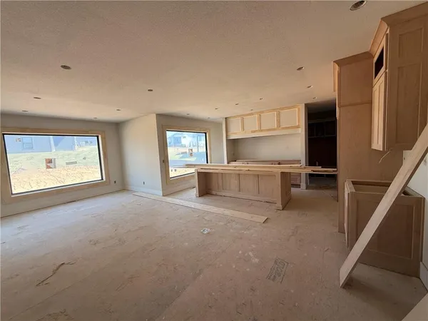 $859,911 | 2517 Northeast Woodland Court, Lee's Summit, MO 64086