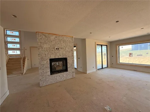 $859,911 | 2517 Northeast Woodland Court, Lee's Summit, MO 64086