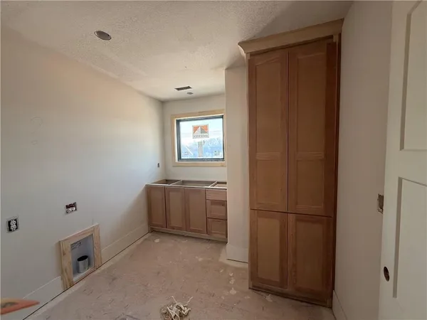 $859,911 | 2517 Northeast Woodland Court, Lee's Summit, MO 64086