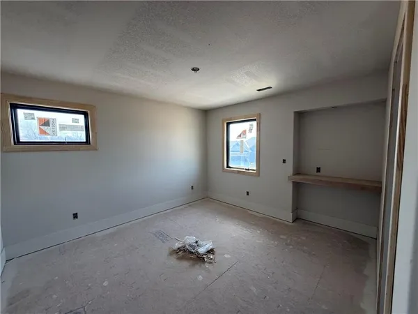 $859,911 | 2517 Northeast Woodland Court, Lee's Summit, MO 64086