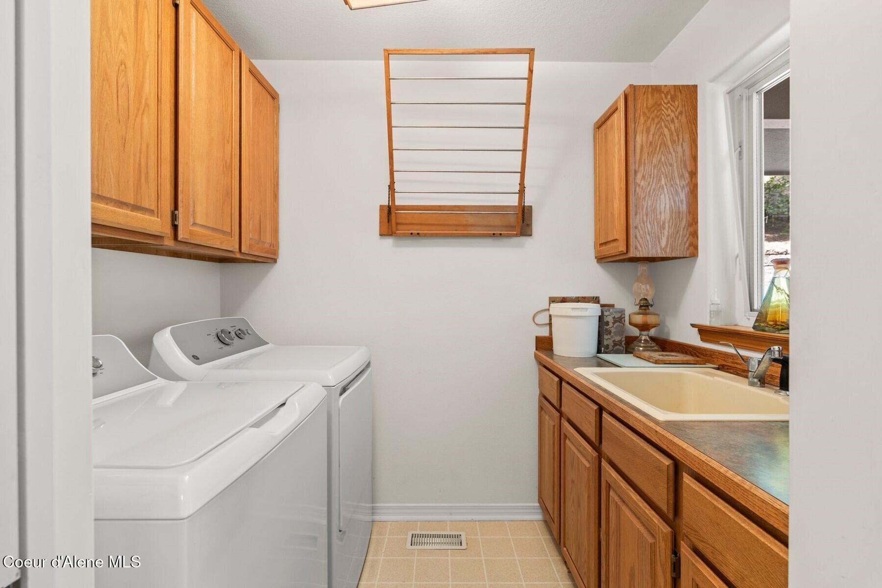 38 South Quail Run Sandpoint, ID 83864 - Photo 23 of 53 Main floor laundry room