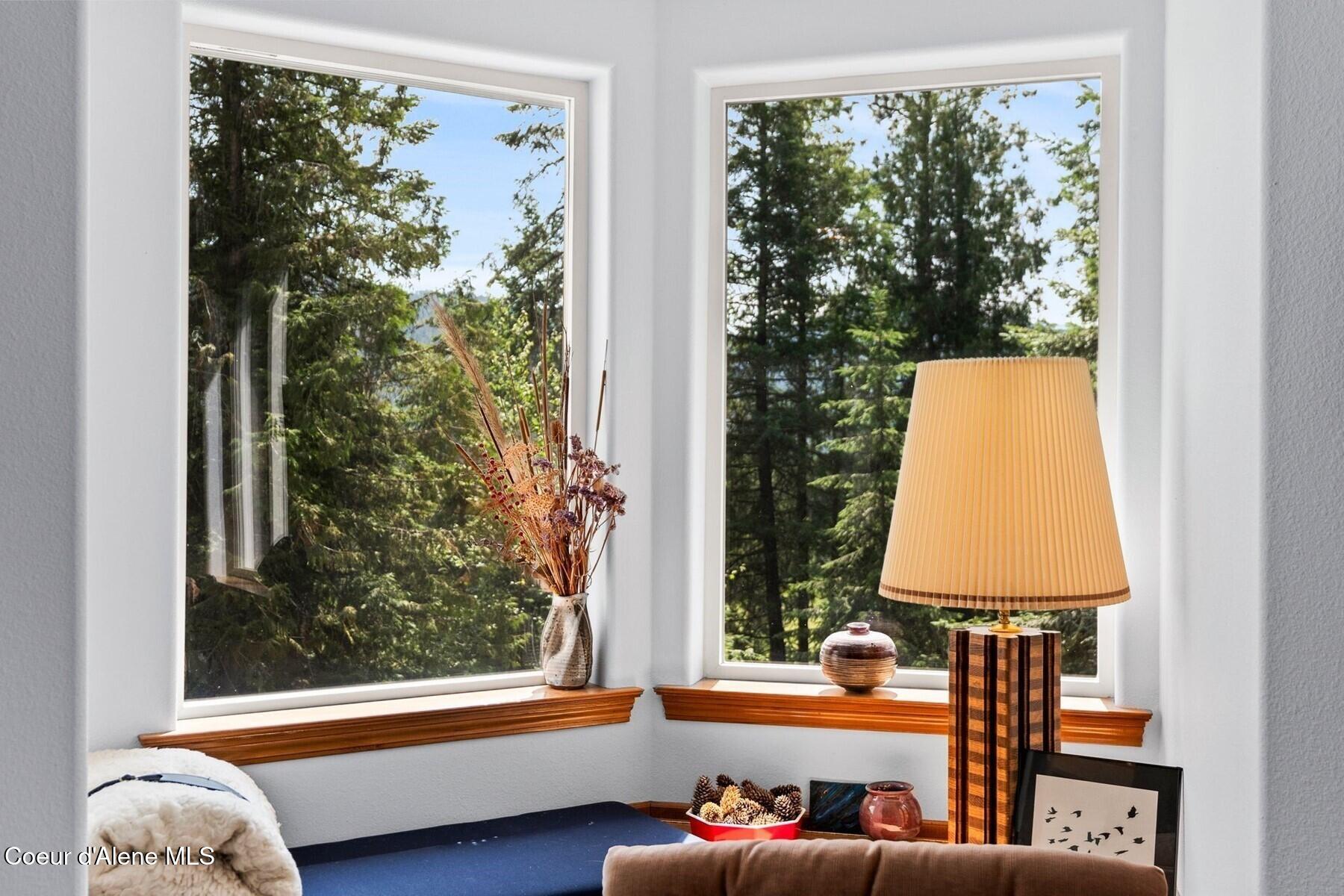 38 South Quail Run Sandpoint, ID 83864 - Photo 26 of 53 Reading nook in guest room