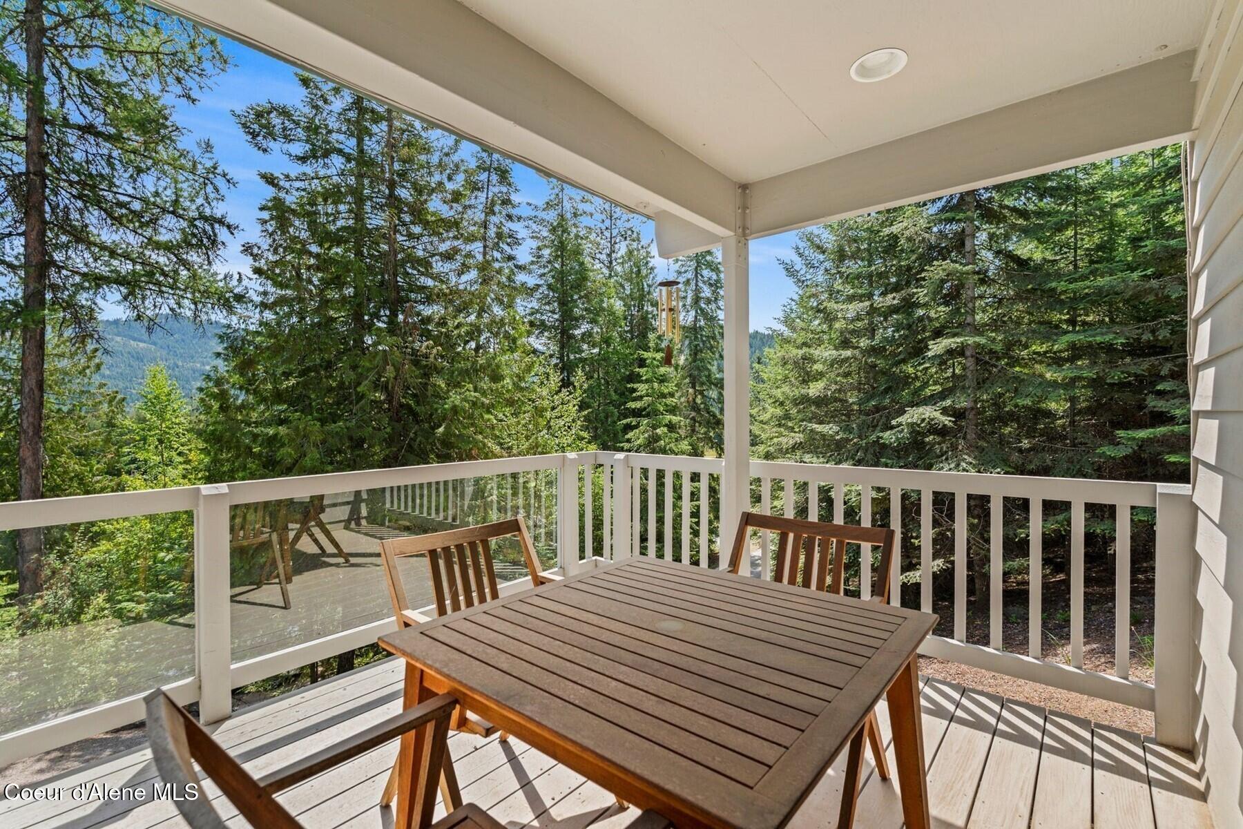 38 South Quail Run Sandpoint, ID 83864 - Photo 9 of 53 Dining en plein aire