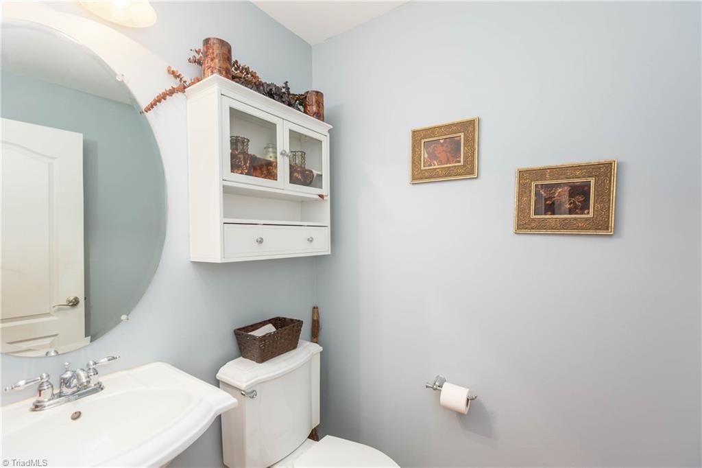 8612 Yvonne Court Oak Ridge, NC 27310 - Photo 22 of 44