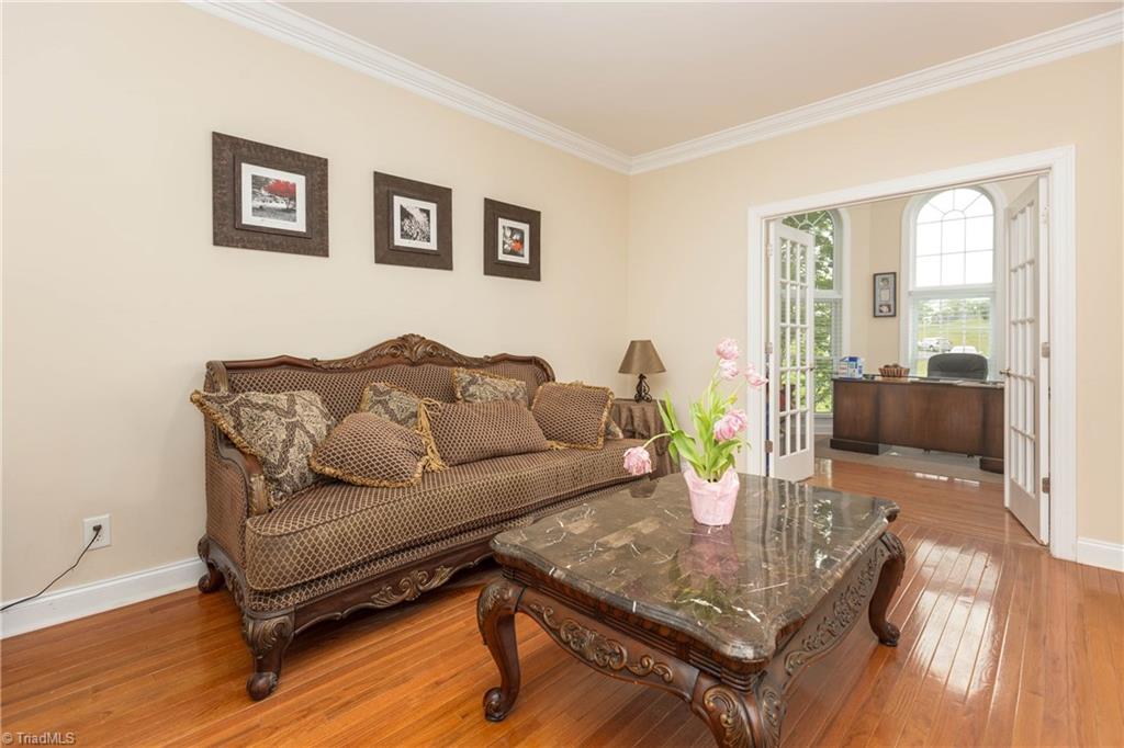 8612 Yvonne Court Oak Ridge, NC 27310 - Photo 4 of 44