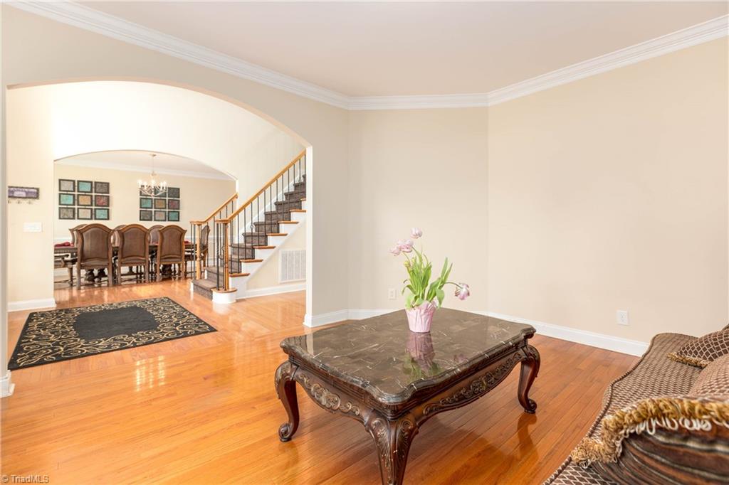 8612 Yvonne Court Oak Ridge, NC 27310 - Photo 5 of 44