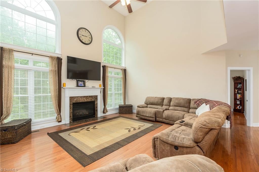 8612 Yvonne Court Oak Ridge, NC 27310 - Photo 10 of 44