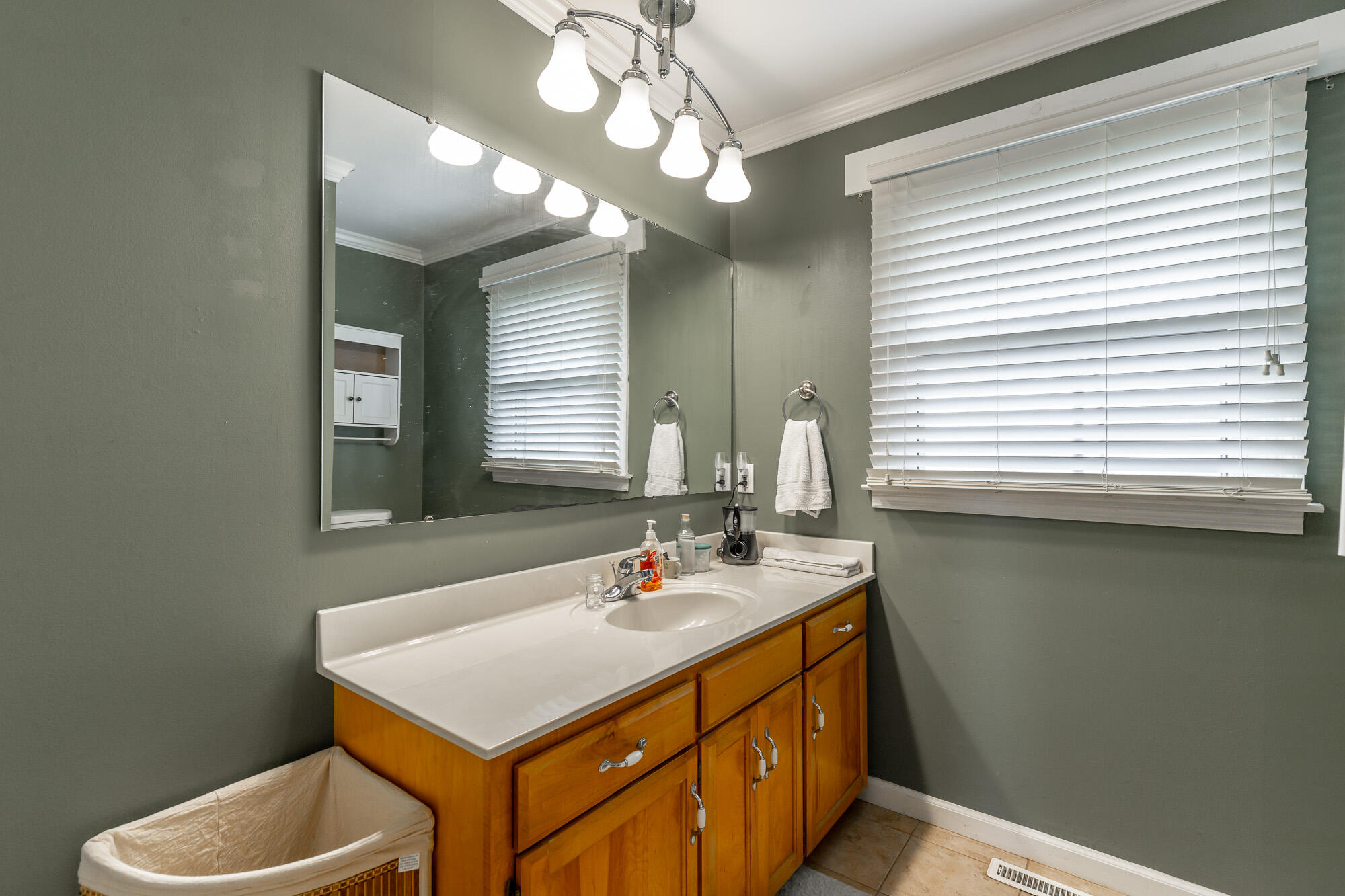 8031 Standifer Gap Road Chattanooga, TN 37421 - Photo 25 of 39 Primary ensuite