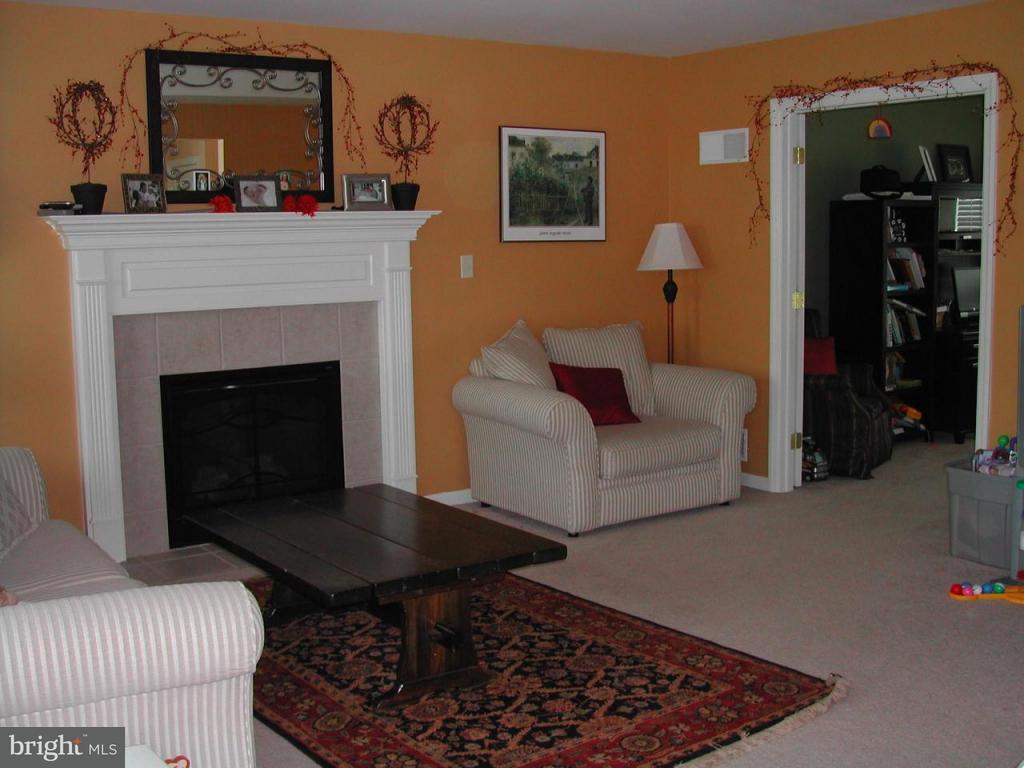 18 Field Lane Lititz, PA 17543 - Photo 4 of 7