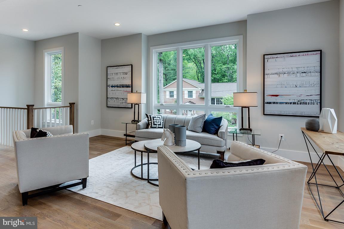 8826 Ridge Road Bethesda, MD 20817 - Photo 9 of 45 Living room