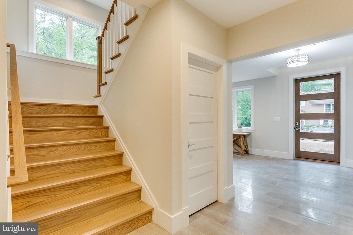 8826 Ridge Road Bethesda, MD 20817 - Photo 3 of 45 A view from the foyer