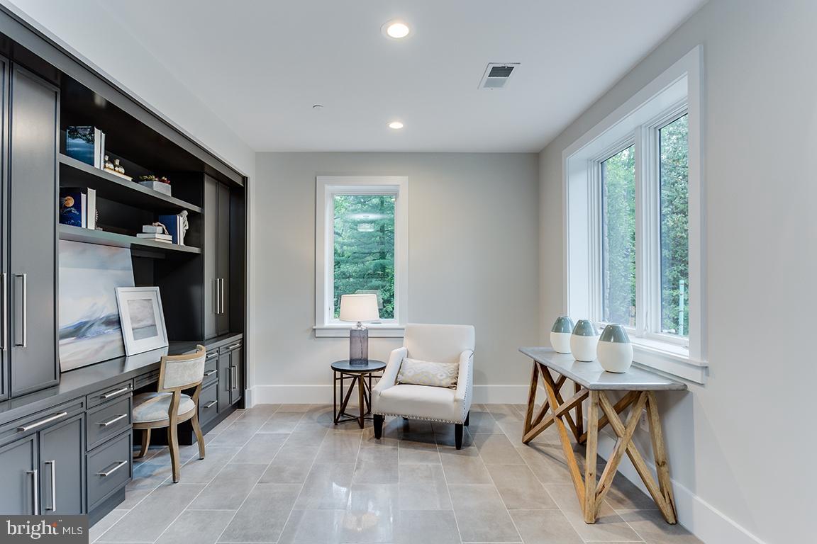 8826 Ridge Road Bethesda, MD 20817 - Photo 35 of 45 Entryway study