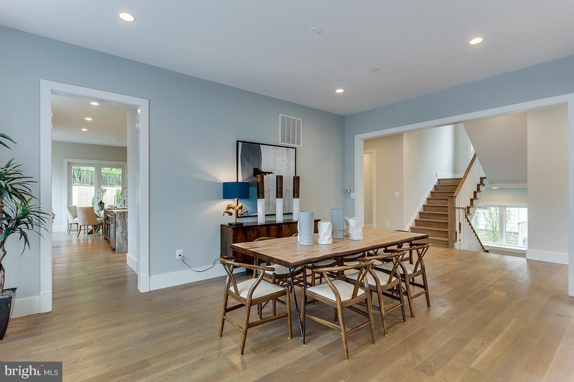 8826 Ridge Road Bethesda, MD 20817 - Photo 5 of 45 Dining room