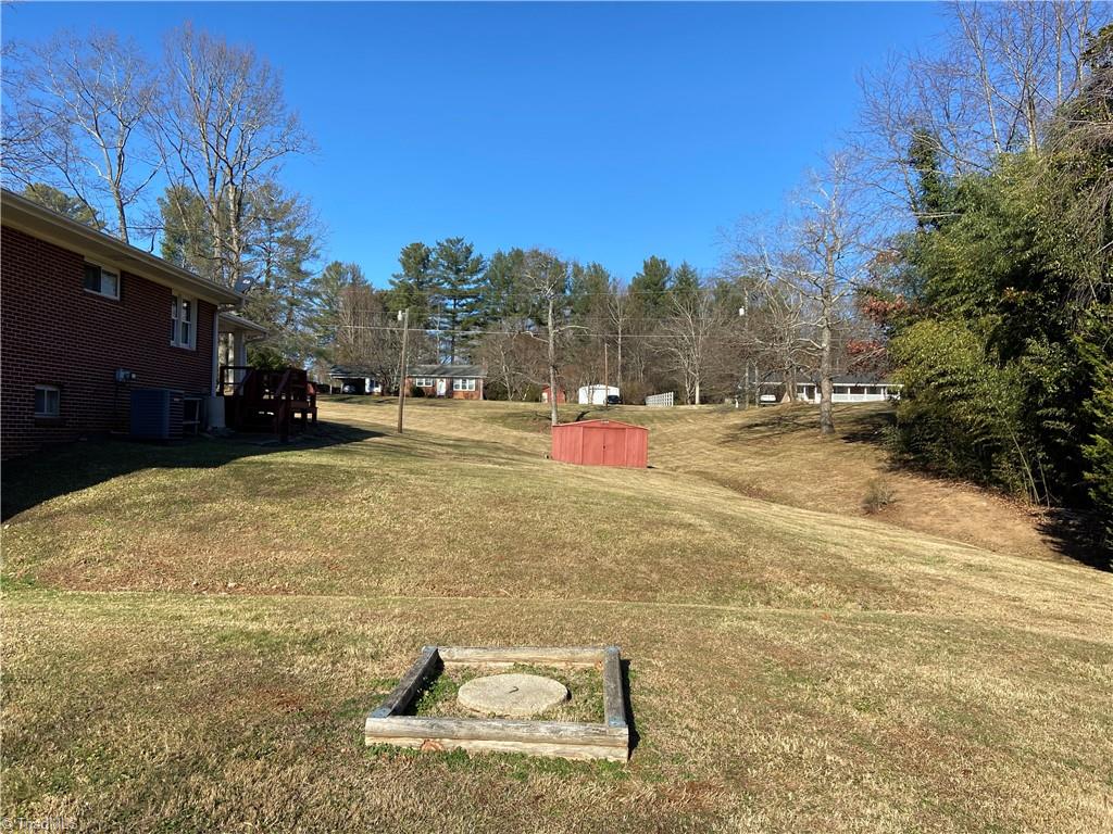 930 North Franklin Road Mount Airy, NC 27030 - Photo 11 of 33 Gallery Image 11